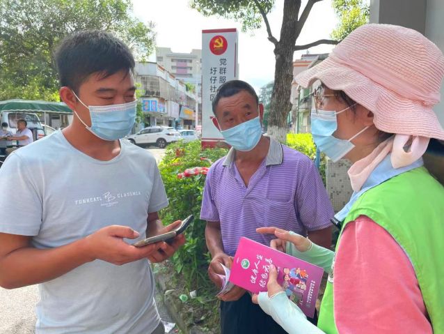 “全民抗疫·守護廣東”——支援抗疫，三鄉(xiāng)禁毒社工在行動照片2.jpg