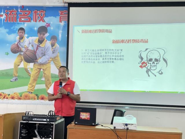 禁毒宣傳進校園，讓青春綠色無毒 (3).jpg