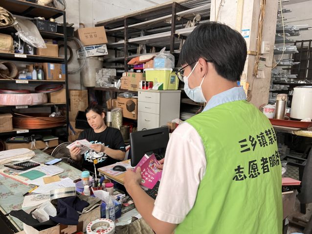 三鄉(xiāng)鎮(zhèn)開(kāi)展“攜手并進(jìn) 抵制毒品”禁毒宣傳活動(dòng)圖片3.jpg