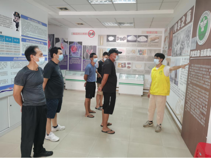 阜沙鎮(zhèn)禁毒信息〔2022〕第224期-- 弘揚(yáng)禁毒精神，筑牢禁毒防線-阜沙鎮(zhèn)組織群眾參觀禁毒教育基地