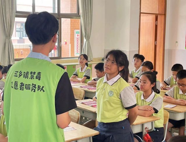 三鄉(xiāng)鎮(zhèn)開展“開學(xué)第一課，無毒伴我行”禁毒教育宣傳活動圖片4_副本.jpg