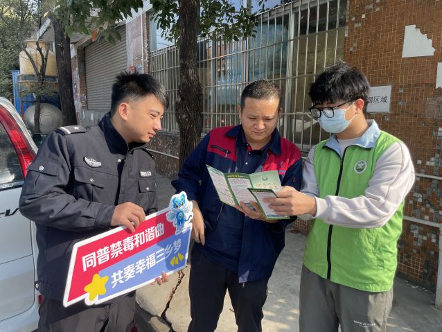 三鄉(xiāng)鎮(zhèn)開展“禁毒宣傳進廠企，夯實禁毒防護墻”活動照片2.JPG