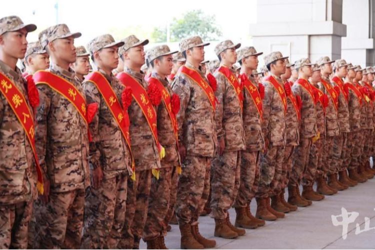 青春披甲赴軍營！中山歡送數(shù)百新兵入伍